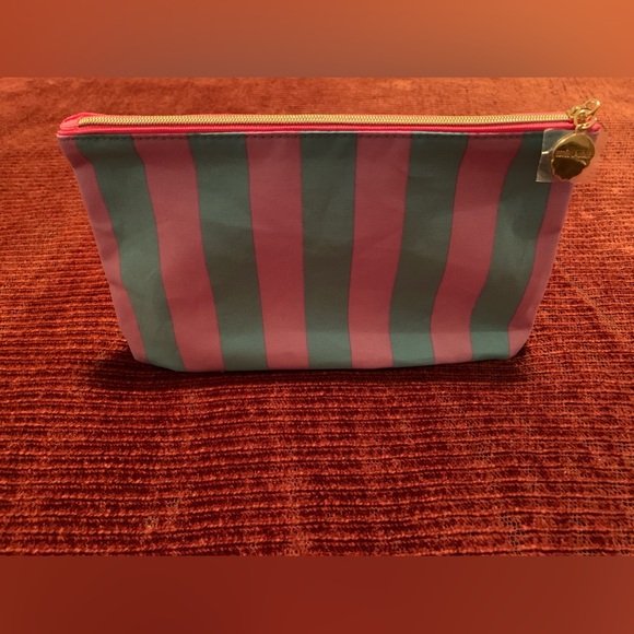 Estee Lauder Cosmetic Bag - Picture 2 of 7